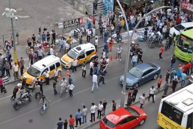 Diyarbakır'da cadde ortasında kavga; çok sayıda gözaltı