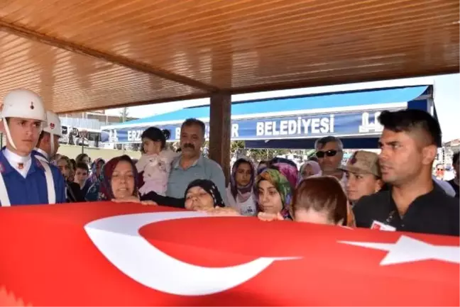 Şehit Uzman Çavuş, Erzurum'da gözyaşları ve dualarla uğurlandı
