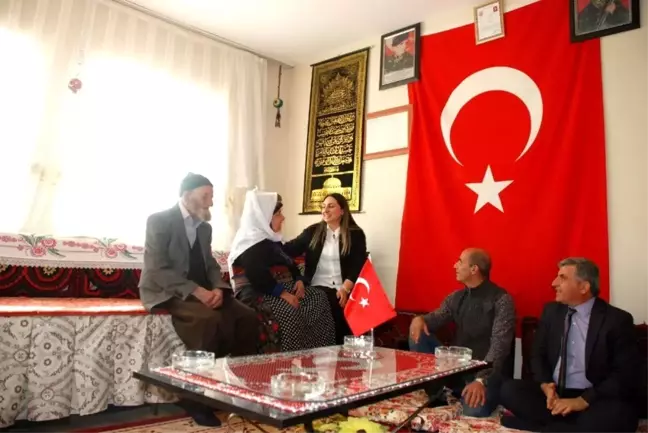 Pekmez'den şehit ailelerine ziyaret