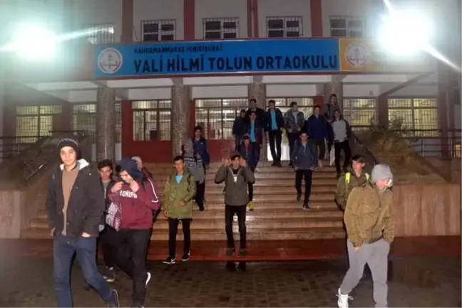 5 dakika teneffüs yapıyorlar, 20.30'da okuldan çıkıyorlar