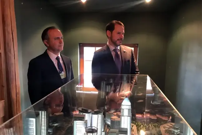 Bakan Albayrak, Davos'taki Türk Evi'ni ziyaret etti