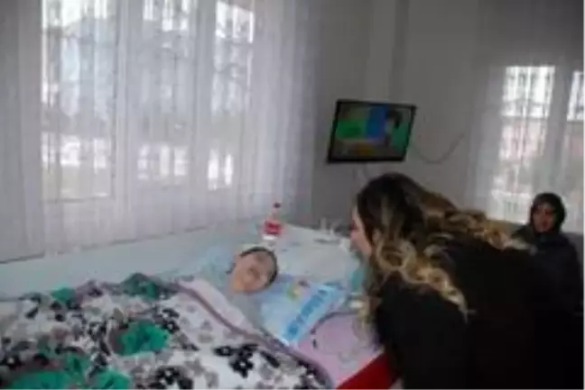 Protokol eşlerinden serebral palsi hastası Ege'ye ziyaret
