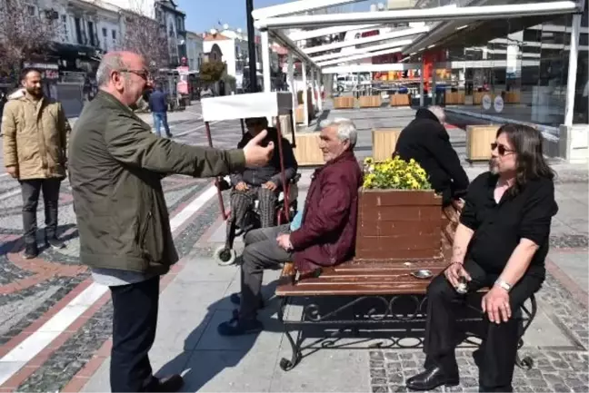 Banklar tel ile çevrilip, 'Evinde kal Edirne, şansını zorlama' yazısı asıldı