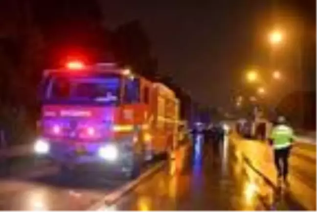 Otomobil ile işçi servis midibüsü çarpıştı: 1 ölü, 6 yaralı