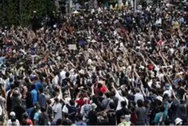 Son dakika haberleri! - Tayland'da protestocular toplanma yasağına meydan okudu- Binlerce kişi yeniden hükümete karşı...