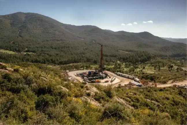 Seferihisarlılar, kısıtlamaya rağmen yapılmak istenen 'santral' toplantısına tepki gösterdi