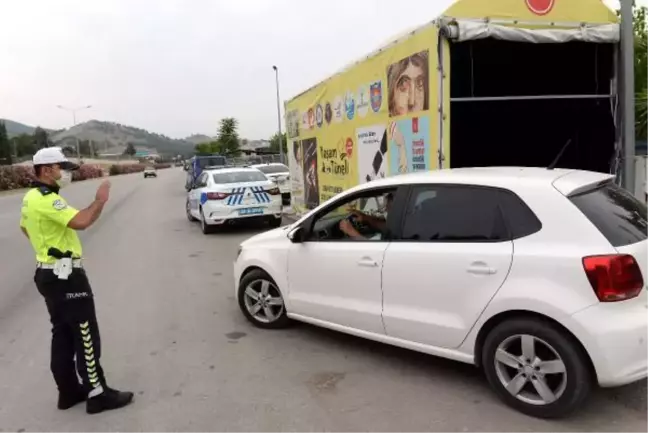 HATAY'DA SÜRÜCÜLERE, 'YAŞAM TÜNELİ ÇADIRI'NDA VİDEOLU BİLGİLENDİRME