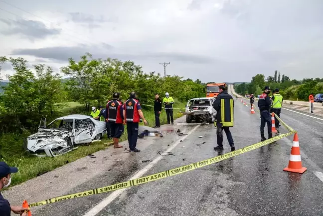 Son dakika haber... Kastamonu'da iki otomobil kafa kafaya çarpıştı: 2 ölü, 1 Yaralı