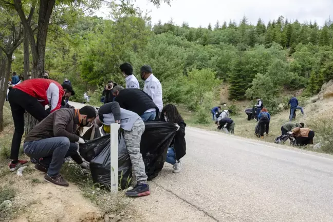 Kahramankazan'da Çevre Günü münasebetiyle mesire alanı temizlendi