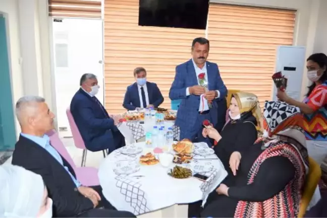 AKSARAY'DA YUHALANDIĞI İDDİA EDİLEN OTİZMLİ AİLELERLE MUHTARI VALİ BARIŞTIRDI