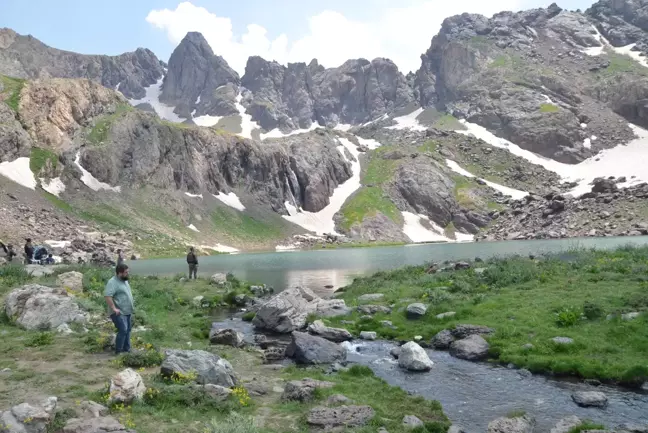 Huzurun adresi Cilo Dağları'nda erbane ve santur dinletisi