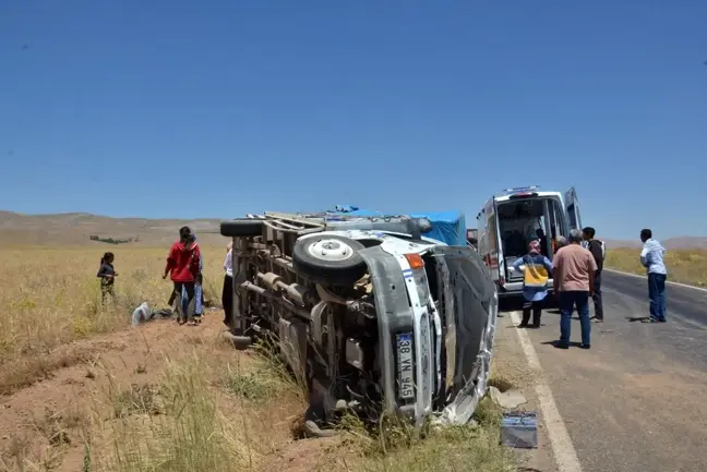 Tarım işçilerini taşıyan kamyonet şarampole devrildi: 8 yaralı