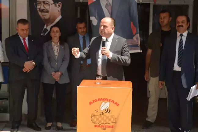 Anavatan Partisi Genel Başkanı Çelebi partisini il binasının açılışına katıldı