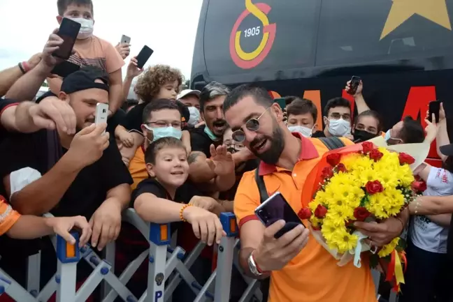 Galatasaray kafilesi coşkuyla karşılandı