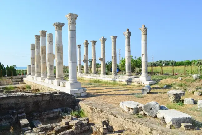 Soli Pompeipolis Antik Kenti kazılarında gök bilimci ve şair Aratos'un anıt mezarının geçidine ulaşıldı