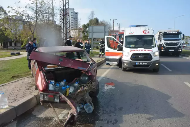 Ordu'da tırın çarptığı otomobildeki iki kişi yaralandı