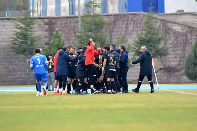 Talasgücü Belediyespor zirveyi parselledi