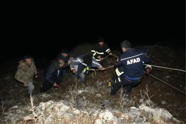 Uçurumda 2 gün mahsur kalan amatör dağcı kurtarıldı 'Denedim ama yapamadım' dedi