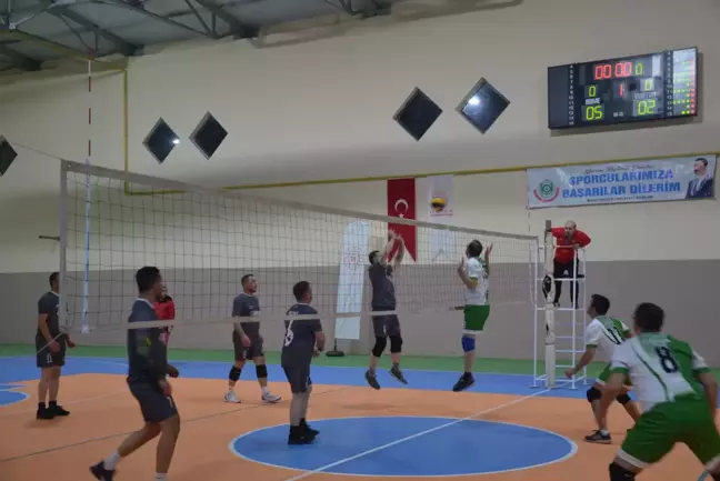 Demirci Akıncıları Kurumlar Arası Voleybol Turnuvası başladı