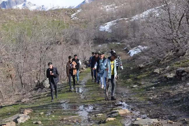 Baharın gelişiyle terörden temizlenen bölgede sporculardan 'Trekking' keyfi