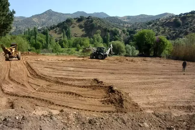 Köşklü gençler için sentetik halı saha çalışmaları başladı