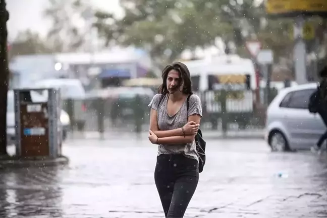 Meteoroloji'den sarı kodlu uyarı! İstanbul dahil 4 ilde sağanak yağış için saat verdiler