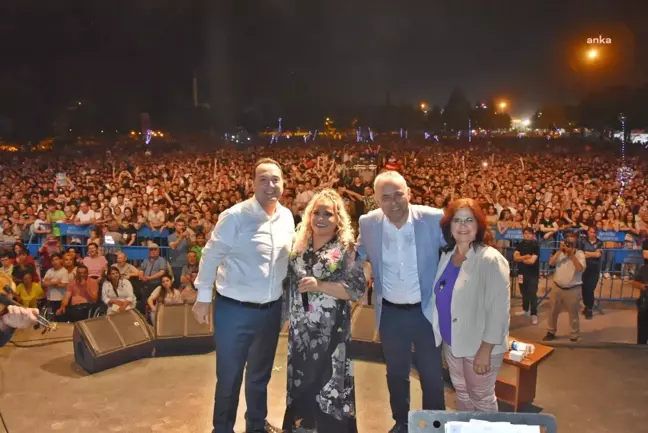 Kibariye'den Memleketi Akhisar'da Konser