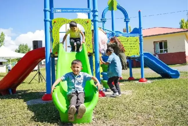 Geri dönüştürülmüş plastik atıklar Ağrı'da çocuklara oyun parkı oldu