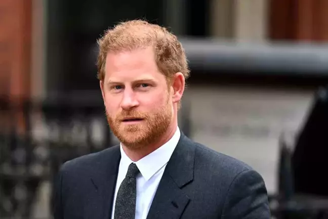 Prens Harry ve Meghan Markle ile gazeteciler arasında iki saat kovalamaca