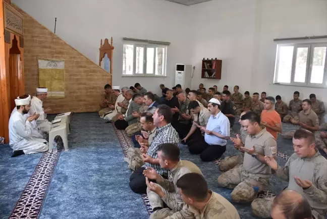 Şehit Jandarma Yüzbaşı Doğan Sevinç Operasyonu'nda şehit olan Jandarma Uzman Çavuş Aydın Ceylan için mevlit okutuldu