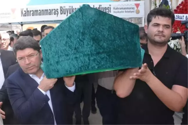 Adalet Bakanı Yılmaz Tunç, Veysi Kaynak'ın annesinin cenazesine katıldı