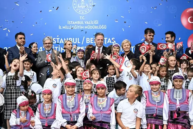 İstanbul'da okullarda ilk ders zili çaldı