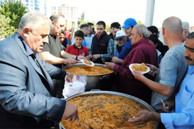 Çorum'da Ahilik Haftası etkinlikleri kapsamında 10 bin kişiye Ahilik pilavı ikramı yapıldı