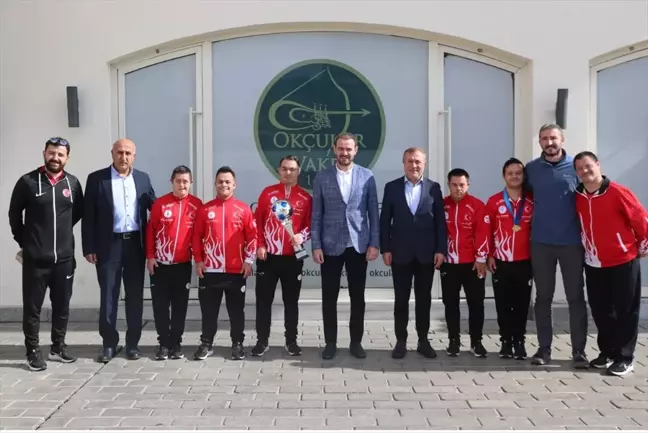 Down Sendromlu Futsal Milli Takımı Okçular Vakfı'nı Ziyaret Etti