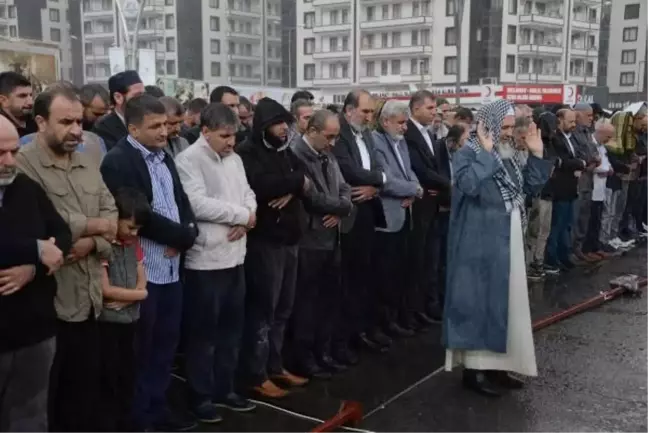 Diyarbakır'da sağanak altında Filistinliler için gıyabi cenaze namazı