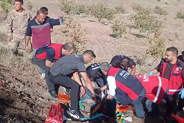 Siirt'te çiftçi çapa makinesine kaptırdığı ayağıyla ağır yaralandı