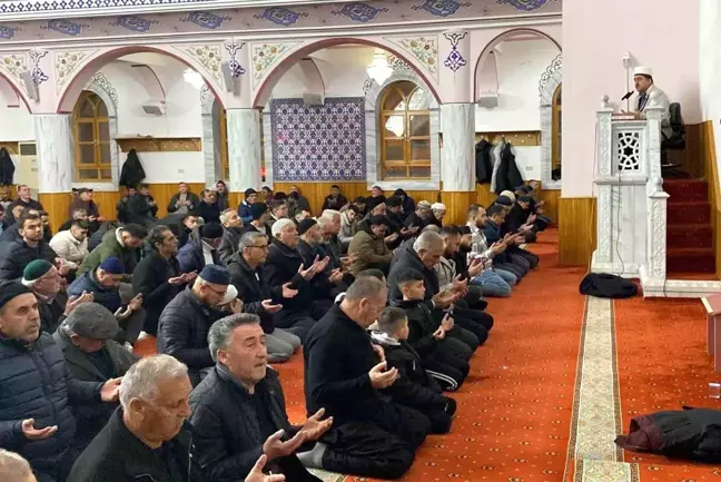 Kulu'da Miraç Kandili'nde Camiler Doldu