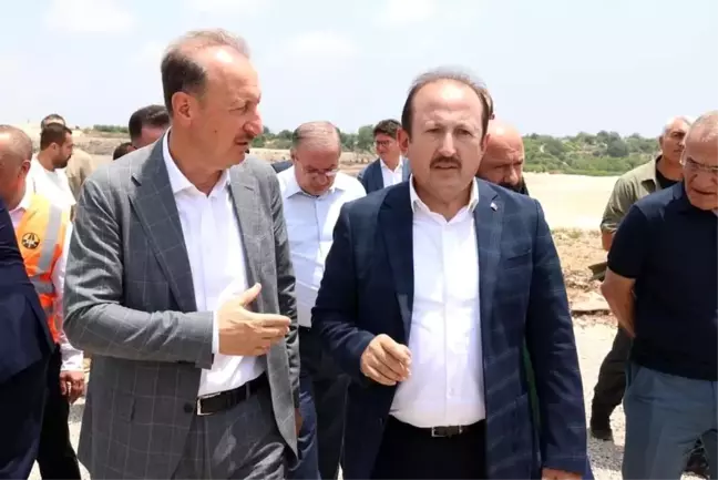 Ulaştırma ve Altyapı Bakan Yardımcısı Enver İskurt, Çukurova Uluslararası Havalimanı ve Çeşmeli-Taşucu Otoyolu Projesi'nde incelemede bulundu