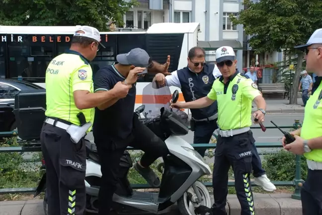 Eskişehir'de Abartı Egzoz Denetimi: 19 Araç Sürücüsüne Cezai İşlem Uygulandı