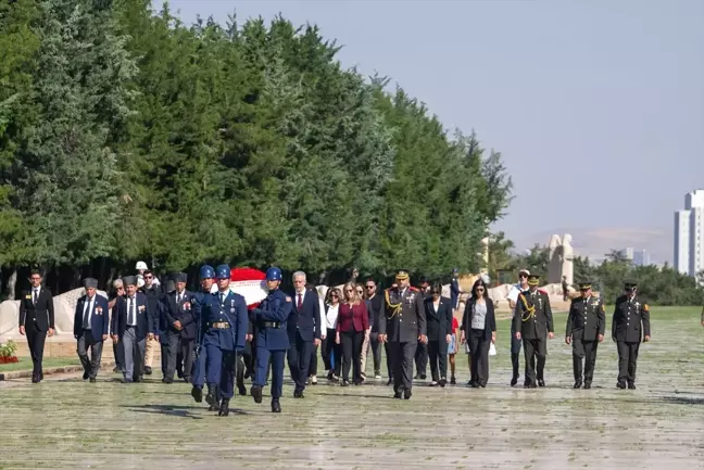 KKTC Büyükelçisi İsmet Korukoğlu, Anıtkabir'i ziyaret etti