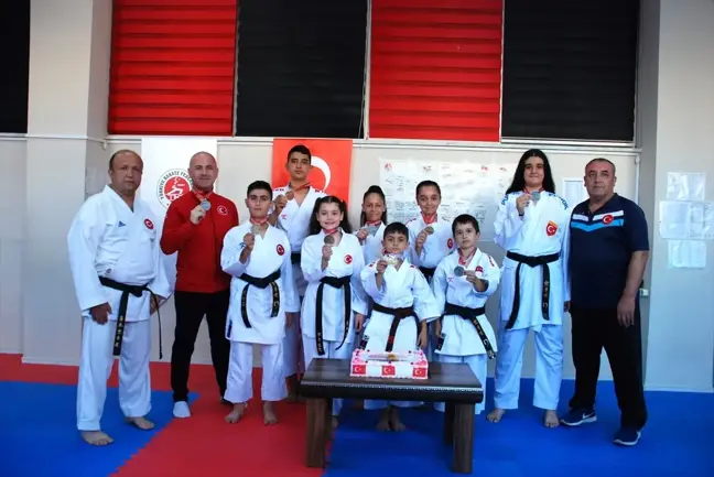 Uluslararası Gemlik Karate Turnuvası'nda Eskişehirli Sporcular Madalyalarını Aldı