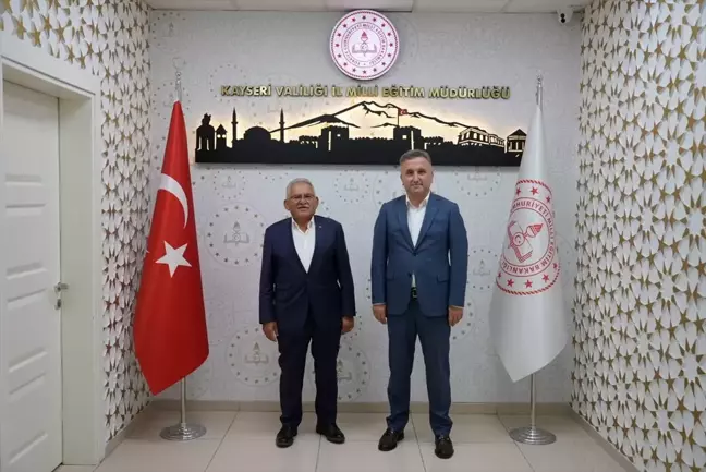 Kayseri Büyükşehir Belediye Başkanı Memduh Büyükkılıç, İl Milli Eğitim Müdürü Coşkun Esen'e iade-i ziyarette bulundu