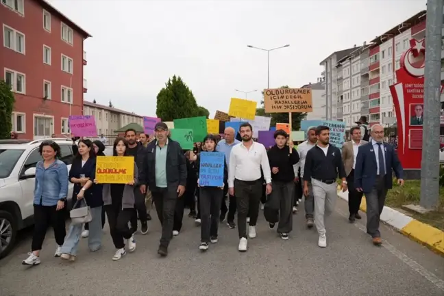 Piraziz'de kadına şiddete tepki için yürüyüş düzenlendi