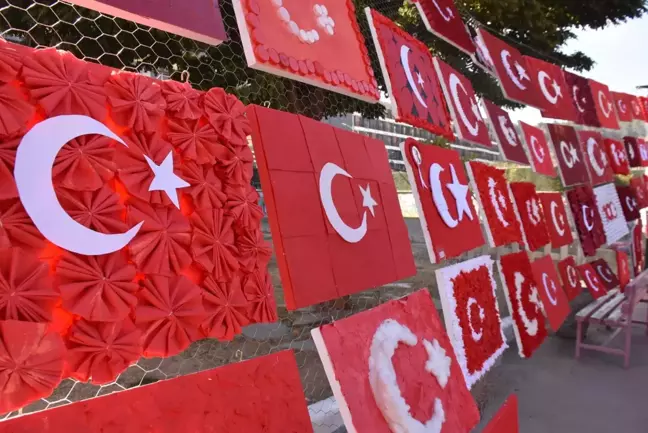 Minik Öğrencilerden Cumhuriyet Bayramı'na Özel Geri Dönüşüm Sergisi