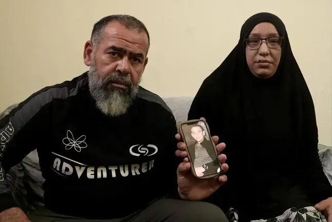 İsrail'in Cenin kampında evini kışlaya çevirdiği Filistinli aile, yuvalarına dönmenin hayalini kuruyor