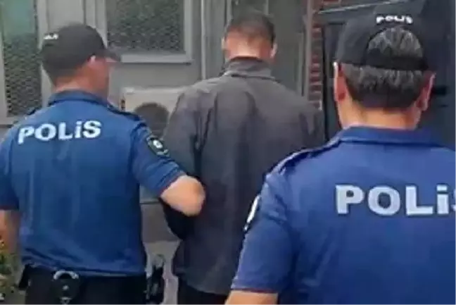 İzmir'de Hırsızlıkla Aranan Şüpheli Kovalamacada Yakalandı