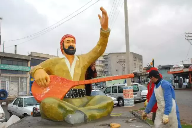 Siverek'teki Şivan Perver Heykeli Kırıldı
