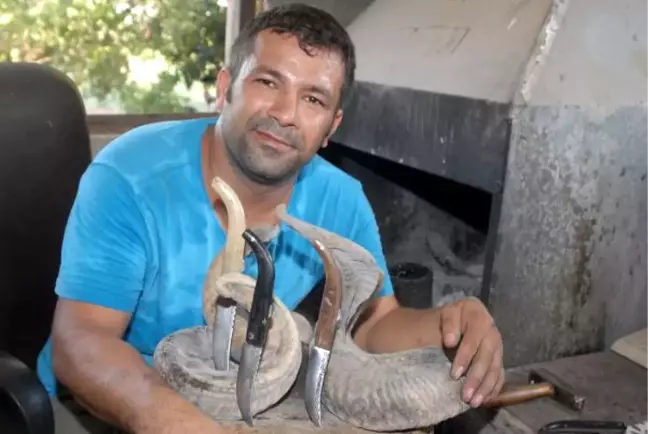 Alman Çeliğiyle Yaptığı Serik Bıçağını Avrupa'ya Satıyor