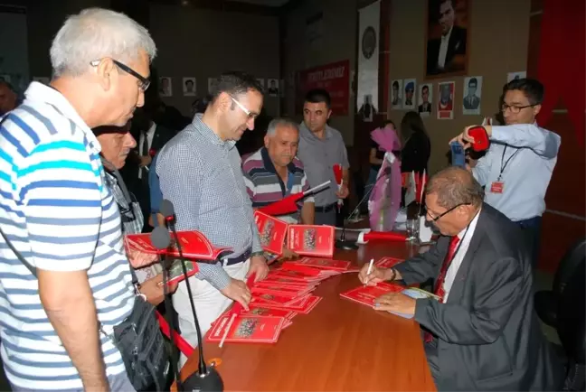 Şehitlerimiz' Kitabının Geliri Şehit Aileleri Derneğine Bağışlanacak