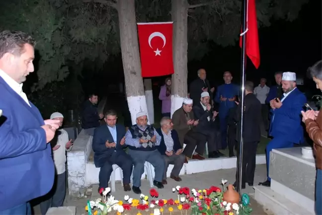 İstanbul'lu Hafızlar, Şehit Polis Taşdemir'in Kabrinde Kur'an-ı Kerim Okudu